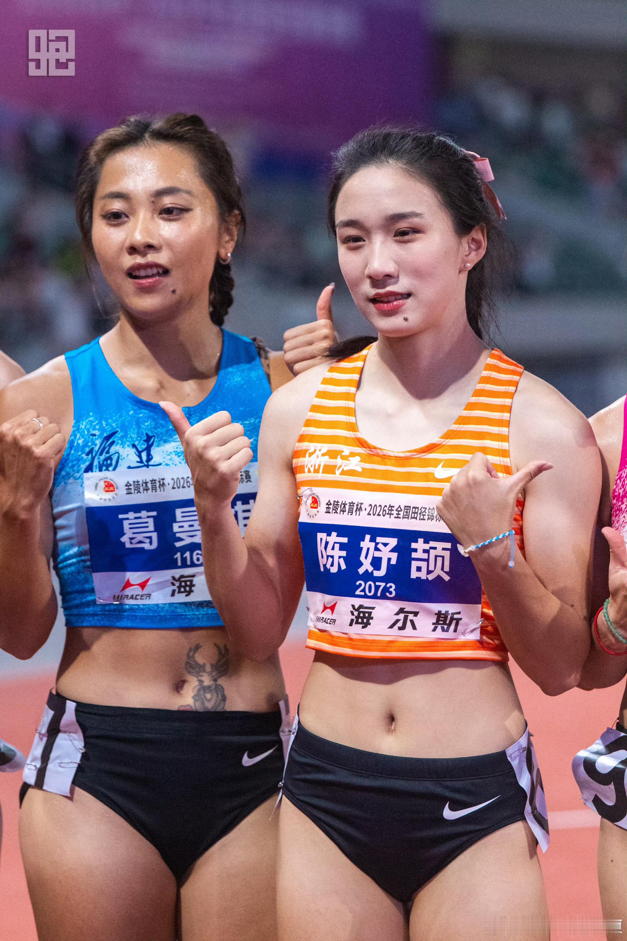 爱知·名古屋亚运会今晚迎来田径赛场最受瞩目的男女百米飞人大战，中国短跑面临新老交替与强敌阻击的双重考验。 一、男子百米：谢震业冲卫冕，泰劲敌成最大热门- 谢震业携手曾克理出战：33岁的卫冕冠军谢震业将