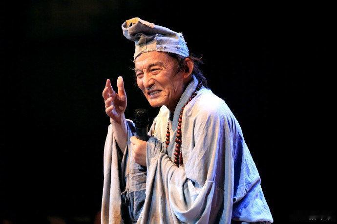 #游本昌病逝#【#表演艺术家游本昌因病去世#】记者从中国国家话剧院获悉，国家话剧院一级演员游本昌因病去世。#游本昌去世# ​​​​