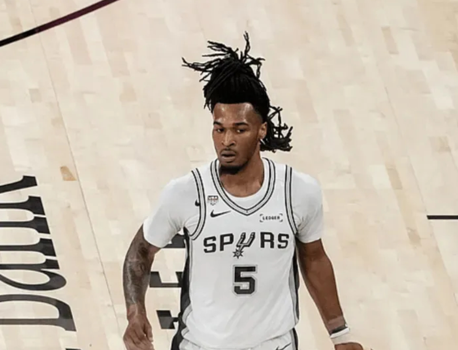 卡斯尔：我没看到文班把球传给我，我试图给他空间让他推进  NBA总决赛...