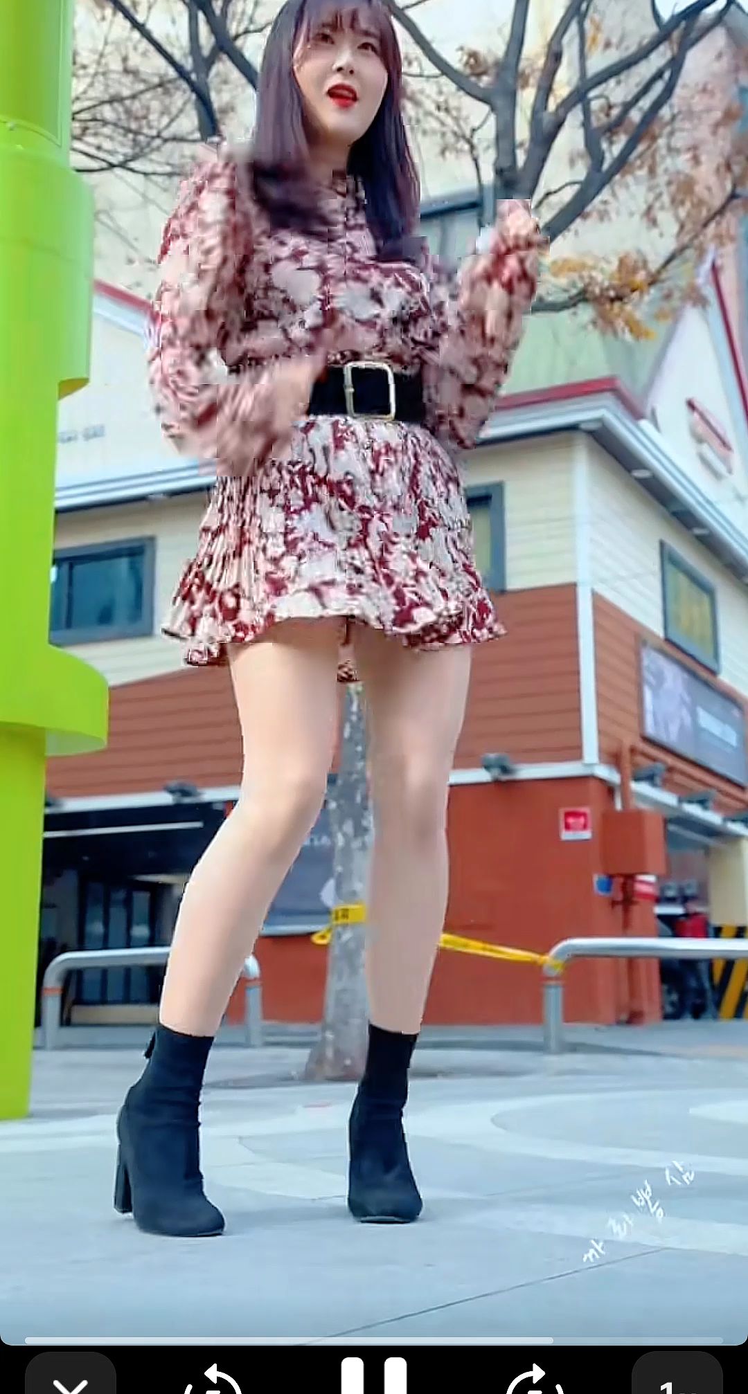 <p>大长腿小蛮腰 清纯女神 百褶裙小姐姐 俏皮可爱 每天持续分享正能...