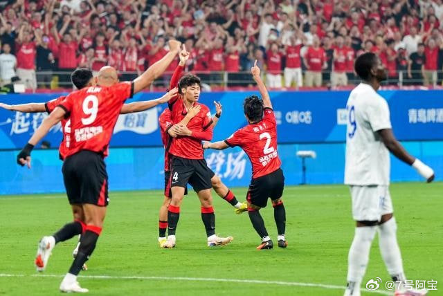 体坛：阿洛伊西下赛季或难继续执教蓉城，3名外援恐同离队

8月24日讯 中超第24轮成都蓉城4-5不敌上海申花之后，《体坛网》撰文透露，即便成都蓉城本赛季最终顺利夺冠，但阿洛伊西下赛季也很难继续执教，包括罗慕洛、索罗金和茹萨3名外援很可能同时离队。

#中超# ​