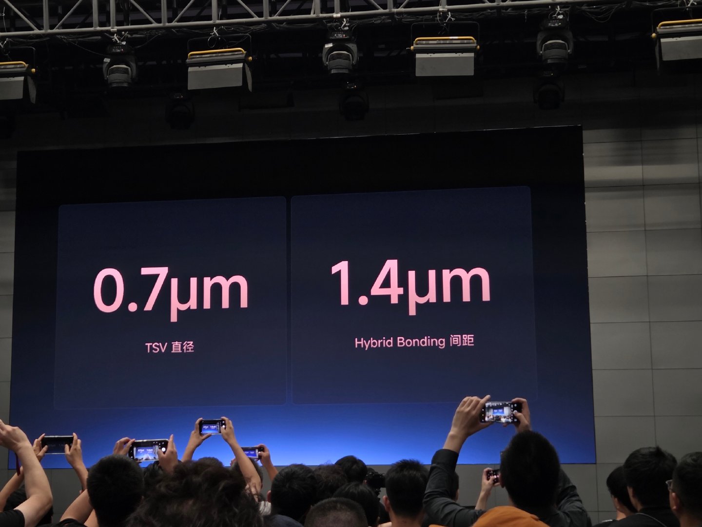 玄戒 O100， 行业首颗 6nm 3D晶圆级堆叠的AI加速芯片 ​
