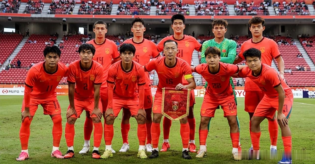 3-0！国足大胜泰国时隔28年进四强，新老组合踢出巅峰一战！