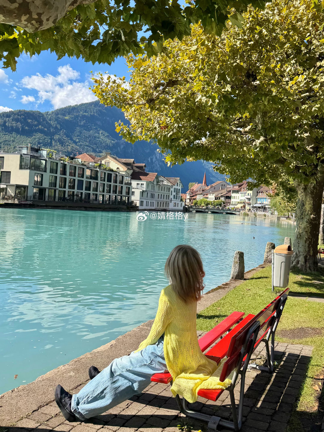 🇨🇭瑞士 因特拉肯，感觉死后适合噶在这里

很难听的标题，但是是我形容一个美景的最高境界了…
空气的每个颗粒都是干净的，水的颜色美到觉得水里藏了仙女，呆在这里每天气色都很好，风水养人。
来之前看了很多瑞士的视频，来了发现比视频里更美。

#瑞士##因特拉肯#  ​