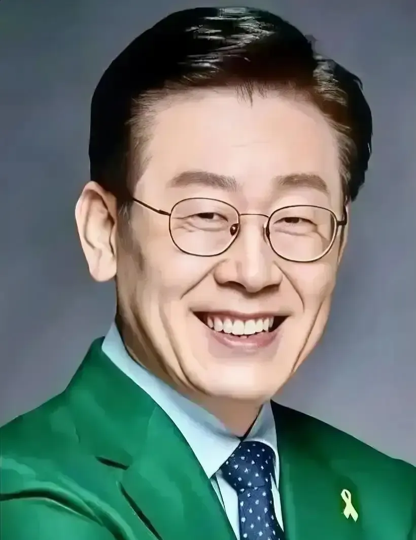 定了，韩国宣布重大决定。

2026年9月3日，综合韩联社、《京乡新闻》等多家韩国媒体消息，韩国政府对外公布行政及公共机构搬迁方案，自明年上半年开始，分批将首都圈的中央行政部门迁往世宗市，以此疏解首都圈人口与资源过度集聚的压力，提升整体行政运转效率。

这次动的主要是中央行政职能，不是把首尔整个“搬