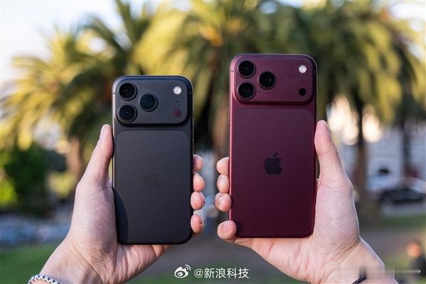 【#苹果宣布iPhone18ProMax故障免费换新#，只针对AT&T网络版本】今天苹果官方正式面向全球科技媒体公开发布声明，宣布将针对存在特定网络故障问题的iPhone 18 Pro Max机型提供免费换新服务，打消此前很多碰到故障的用户的使用顾虑。

苹果在发给海外主流科技媒体的正式说明中提到，他们后台监测到，使 ​