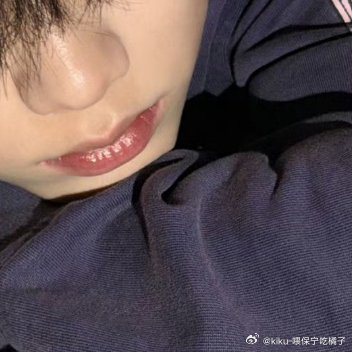 #陈奕恒[超话]# 记鞠婧祎和朱珠头上 ​