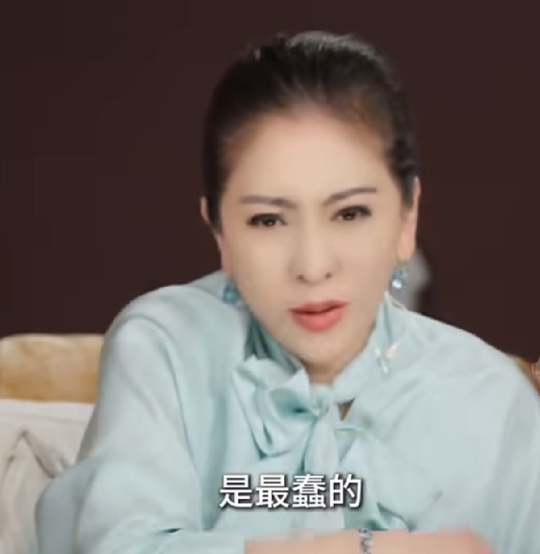 向太：我女儿如果未婚先孕的话，我非打断她的腿，我觉得未婚先孕的女人是最蠢的，最无脑的，就是砧板上的鱼肉，等着让人家宰割吧。

我和向先生刚在一起就有小孩了，我自己就偷偷拿掉了，我讲都不讲的，我10年后才告诉他。

我觉得时间太短，不想让用一个小孩子逼他马上娶我，不想给他压力，你不能让他因为小孩和你结