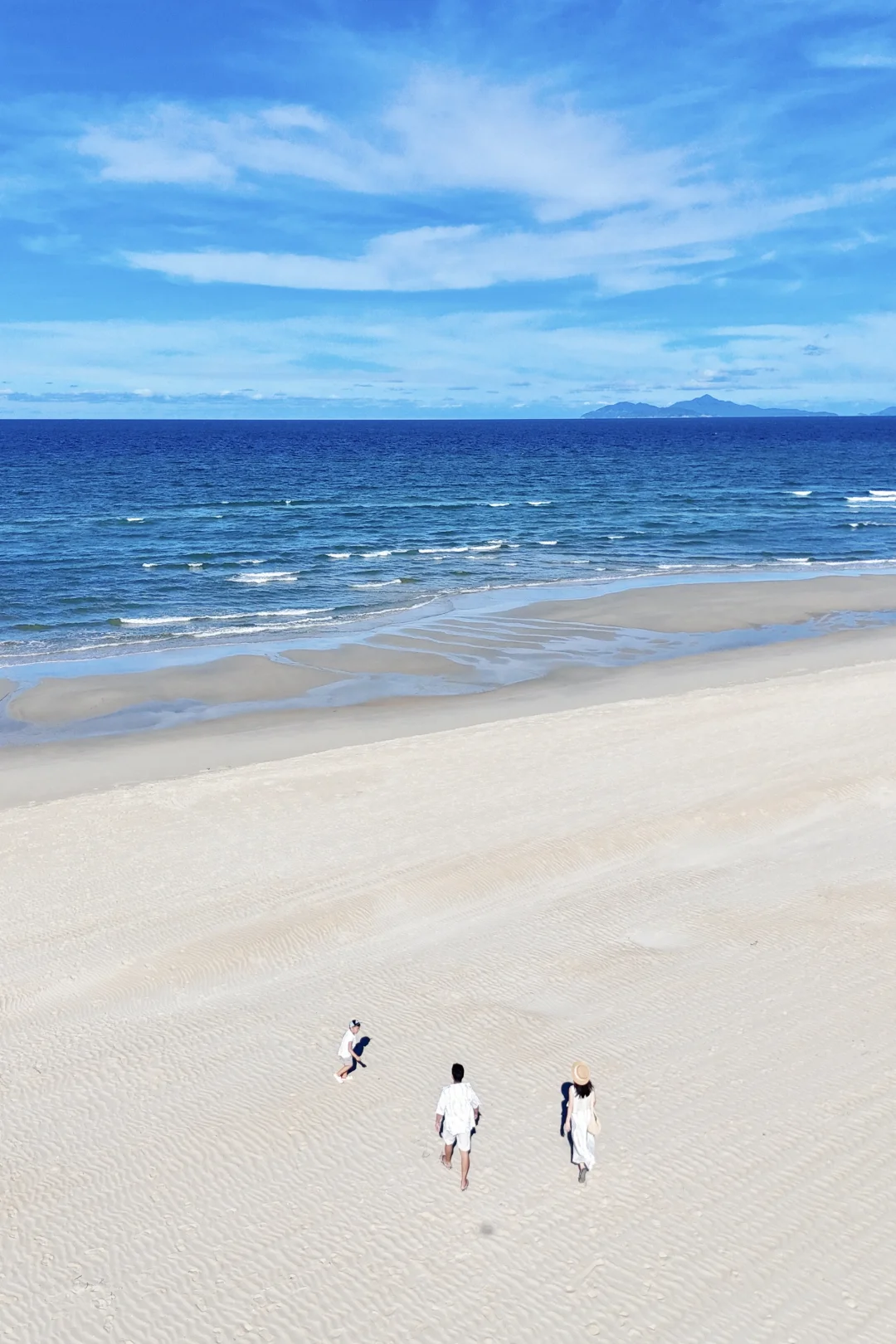 虽然岘港的海一般，但有30公里的白沙滩啊～