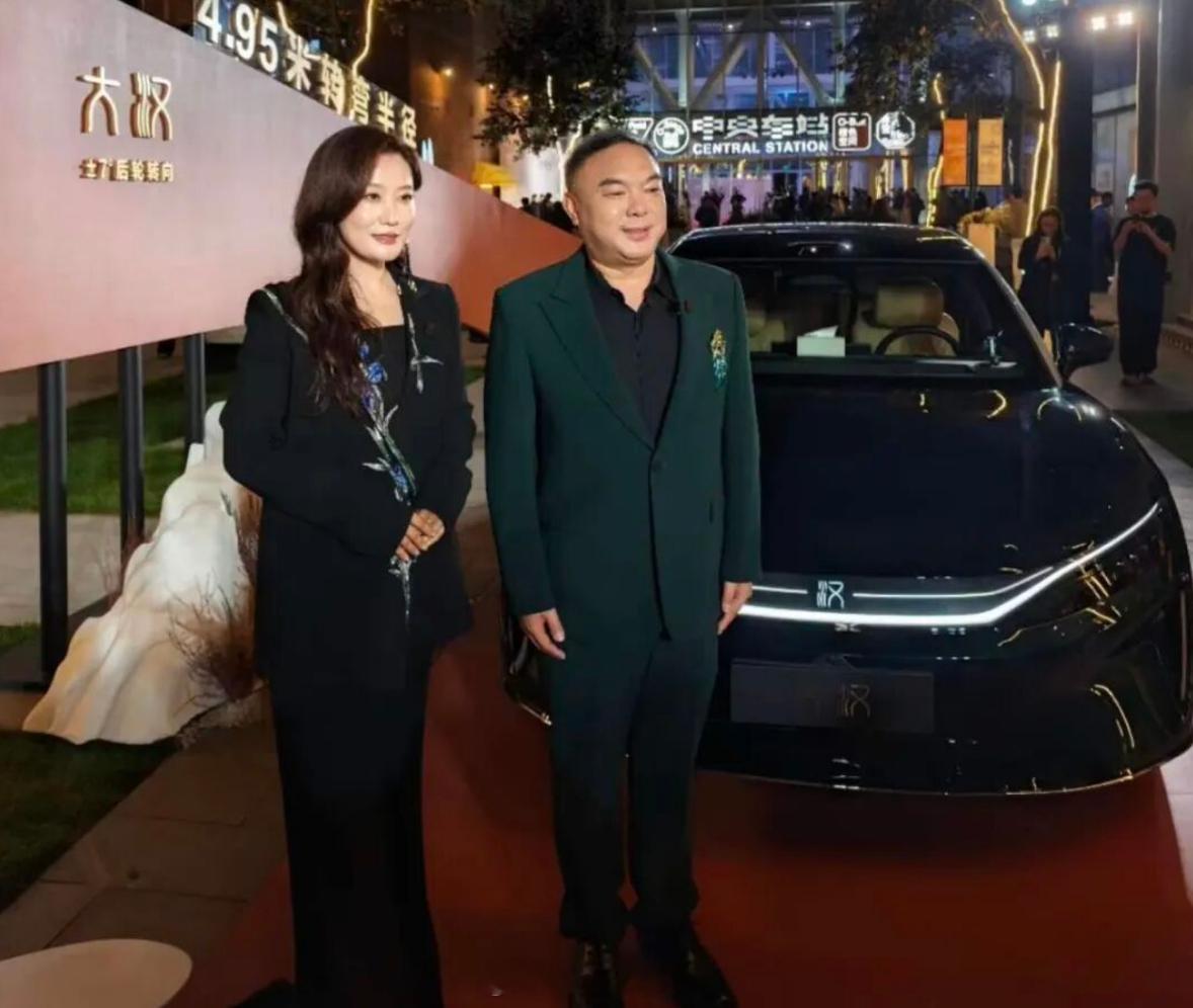 比亚迪王朝网总经理路天在社交平台发文称，“分享一组大汉订单数据：近70%用户选择1008KM后驱激光雷达旗舰型，这也是我主推的版本”。

比亚迪大汉官方并未直接公布发布会预售的总订单数字，行业数据主要来源于门店反馈与第三方调研。

自成都车展开启预售后，前期意向热度很高，大量老汉车主选择置换 ​