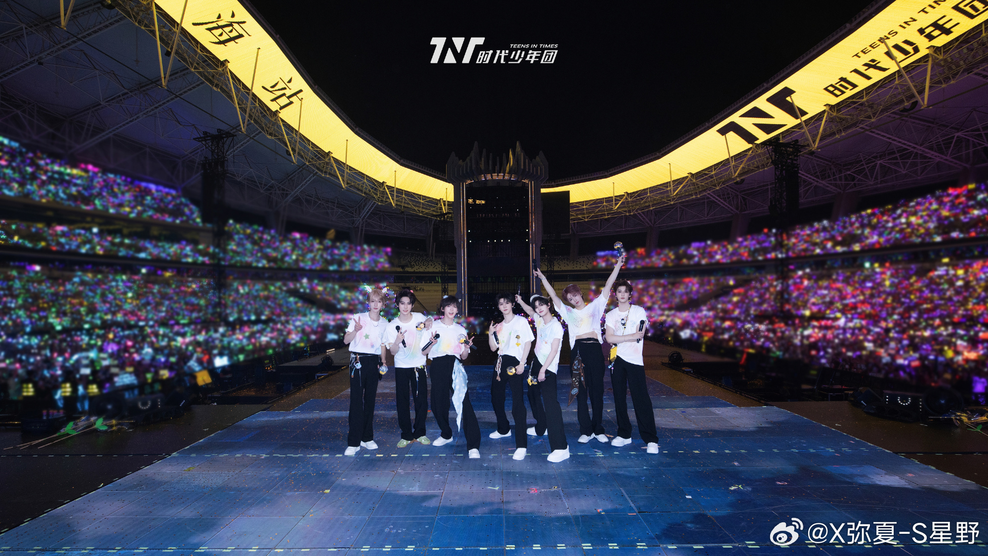 #时代少年团[超话]# TNT#时代少年团代言来伊份# 🍿#时代少年团代言来伊份# 

“没有什么远大抱负，希望你能平平安安.”  𝓘 𝒹𝓸𝓃'𝓉 𝒽𝒶𝓋𝓮 𝒶𝓃𝓎 𝒶𝓂𝒷𝒾𝓉𝒾𝓸𝓃𝓈. 𝓘 𝒿𝓊𝓈𝓉 𝓌𝒶𝓃𝓉
“静待黎明破晓，玫瑰盛开，心动于你 ​