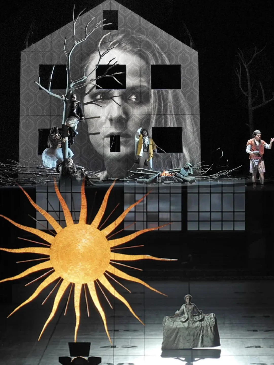 舞台美术是一个充满可能性的抽象空间