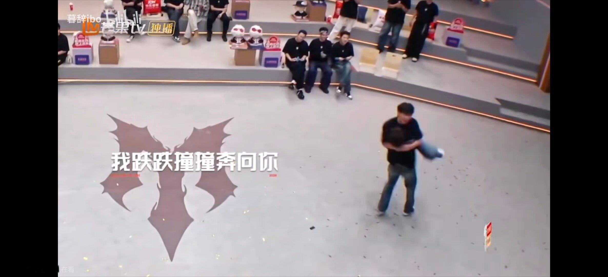 明天有看点孙楠的心态很年轻一点都不担心舞蹈 怎么也比王赫野跳的好 王赫野很有才华 改编编曲都挺棒的 李光洁真是来披荆斩棘 跳舞很有范 
现在喜欢的哥哥 
郭晓东 命真好 也是因为人真诚 真诚太难得了 颜安和姚琛太好了 两个弟弟 对哥哥的爱 要不晓东哥没啥优势 
刘畊宏 聊天知心哥哥 没啥架子 也没看 ​