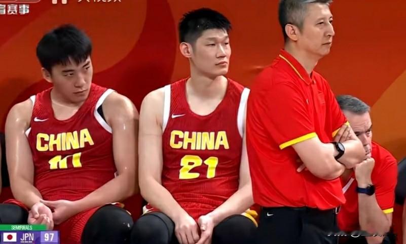 日本人继续嘲讽我们[发怒]！
男篮亚运会，中国队77-97不敌日本队。
日本球员还做了一副哭脸给我们看，这真的忍不了！
但是我们也没实力赢，整整输了20分。
到底谁才能拯救中国篮球？