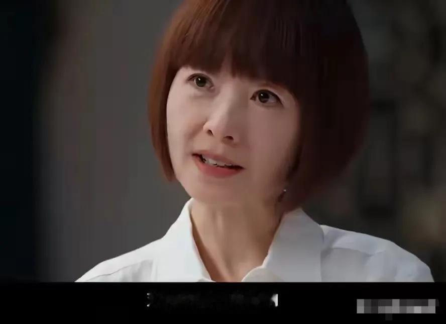 佟丽娅：“我儿子不知道我们离婚了。”鲁豫很惊讶：“现在也不知道？”佟丽娅：“对，现在也不知道。”

这段访谈内容曝光之后，在网上引发了不少讨论，很多网友看完都有自己的想法。
孩子已经十岁，平时也会接触网络，父母离婚的消息当年也是公开的。

不少人提出疑问，两人分开已经五年，不再共同生活。这么长的时间