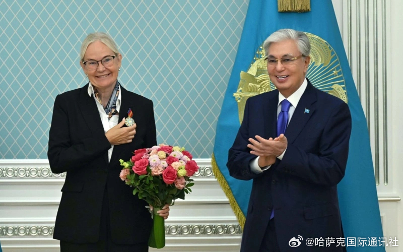 🏓✨【托卡耶夫会见国际乒联主席佩特拉·瑟林：中亚首场乒乓球世锦赛将落户阿斯塔纳】哈萨克斯坦总统托卡耶夫18日在阿斯塔纳会见了国际乒乓球联合会（ITTF）主席佩特拉·瑟林，双方就深化体育合作及哈萨克斯坦乒乓球事业发展深入交换意见。托卡耶夫在会谈中高度赞赏国际乒联对哈国体育事业的大力支持， ​