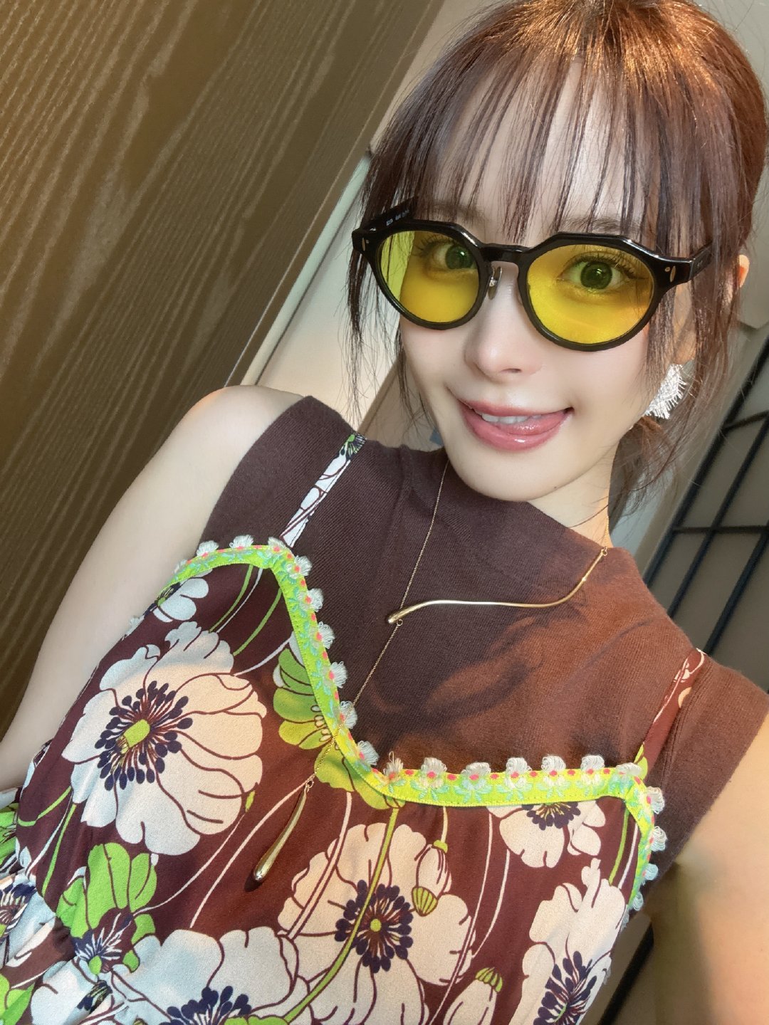 苹果的首款折叠屏手机📱小桃子这小富婆都觉得贵呢[吃瓜]，她挺节约的 用贵一点的防晒霜都要省着用😂 估计是没存到多少钱！[黄鸡大笑]被光头吸血了！

桃乃木香奈🍑：如果是那种啪咔啪咔类型的，我觉得这个功能也很方便。不过2TB要57万日元😶‍🌫️ ​​​​