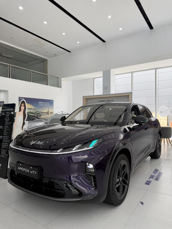 极狐阿尔法T7｜颜值实力 从容出行🚘