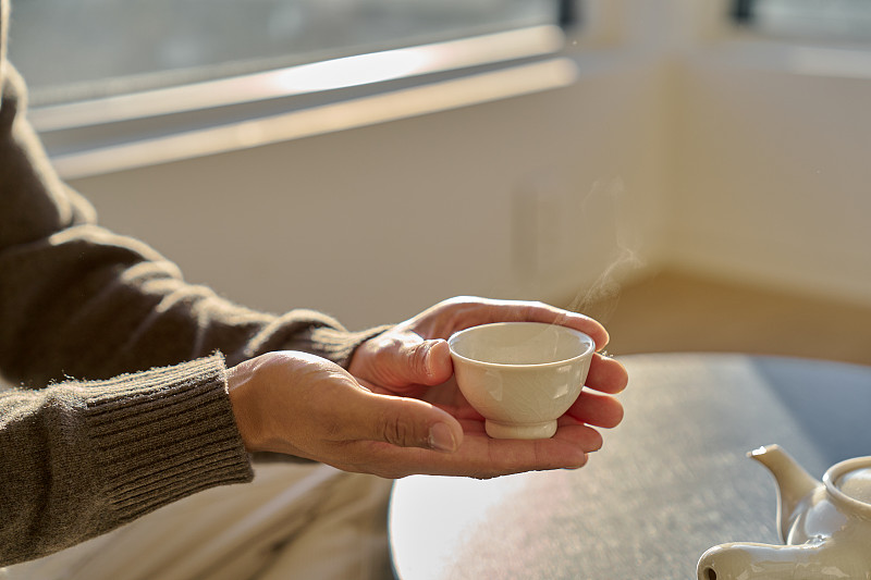 幸福与爱的连接、自我接纳和当下专注最有关系。

爱如同