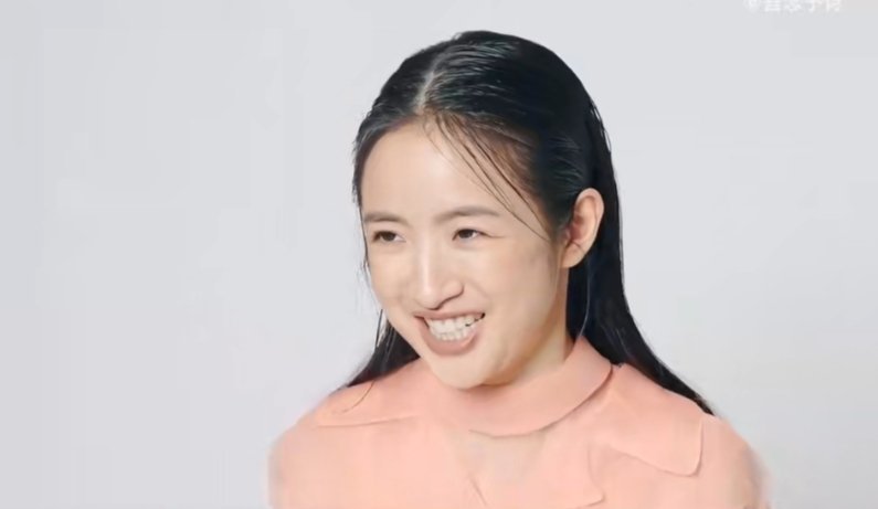 林依晨与丈夫林于超结婚十多年长期台美异地，近期因她在《花儿与少年8》录制中行李破损、一个电话丈夫便调动坎昆朋友连夜送箱，这段“有人托底”的婚姻模式再度引发热议。  一、行李求助事件展现异地默契- 求助
