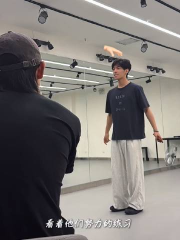 完全李湘看王诗龄好吧 何衍朝就是小宝宝呀