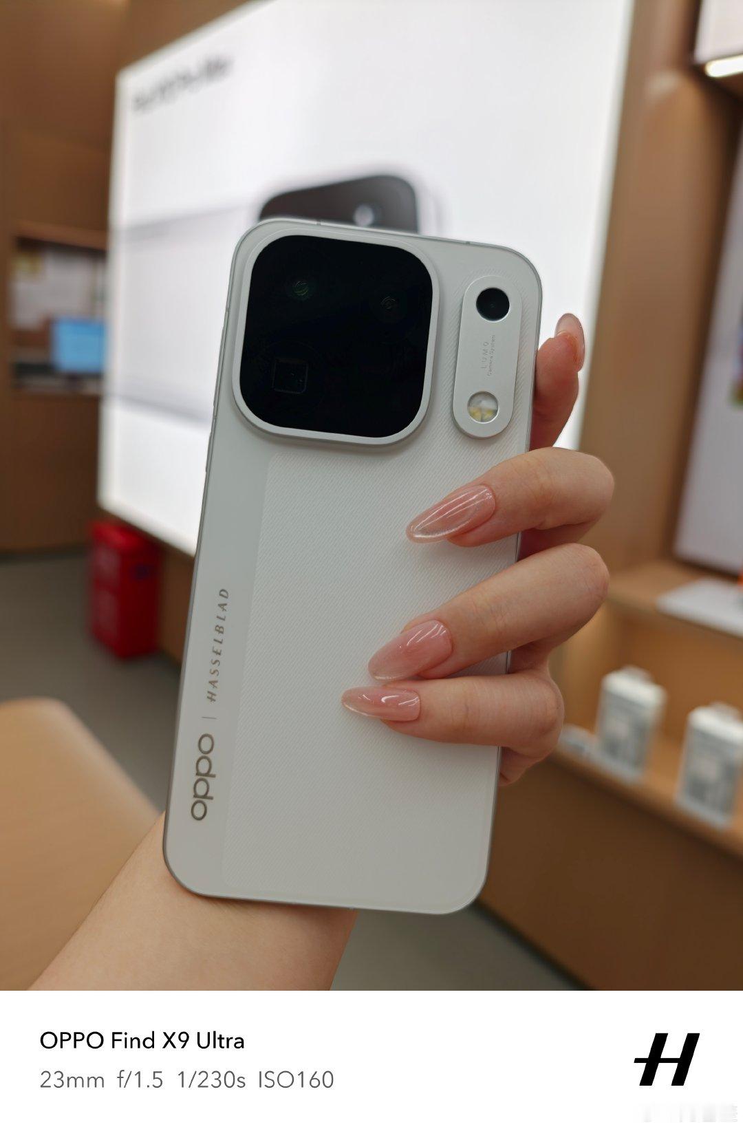 #李现[超话]# 已经拿到现哥同款Fond X10 Pro Max啦[挤眼][挤眼]来溜达一圈
最喜欢这个白色 ​