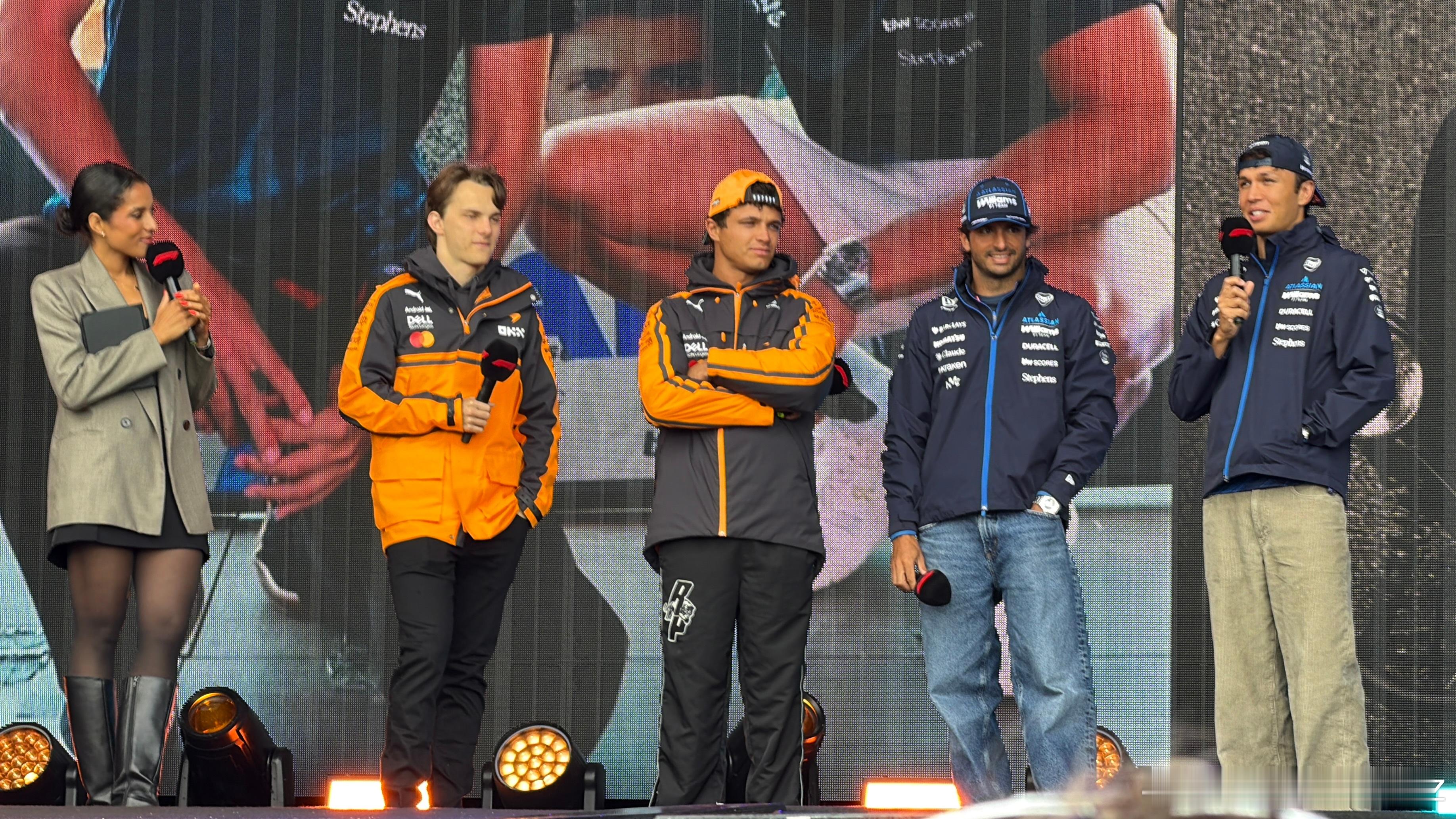 F1 Zandvoort fan stage 第一天
啊啊啊啊啊啊啊啊啊第一次参加fan stage（mtl没有）好近啊 哭了 好值得 奥斯卡好近好近 太可爱了[捂嘴哭] ​
