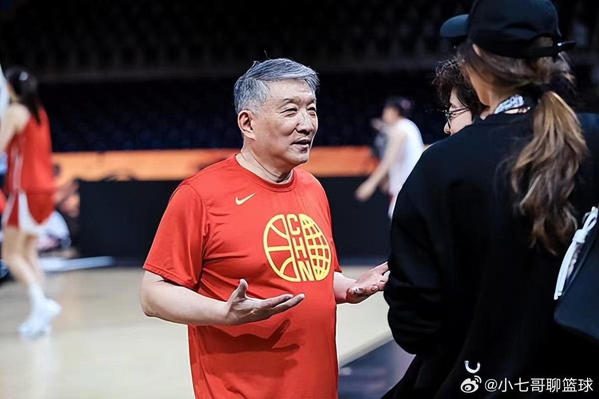 #宫鲁鸣下课# 这家伙下课吧，带个队12人就5人打球？只会打张子宇，韩旭，王思雨，李缘和杨舒予几人？其他人既然没能力，弄到女篮来干啥？ ​