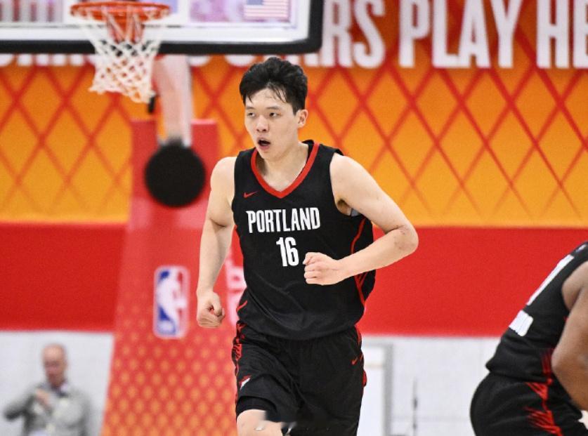 今天的NBA夏季联赛拉斯维加斯站，开拓者要对阵魔术，但杨瀚森在赛前确定...
