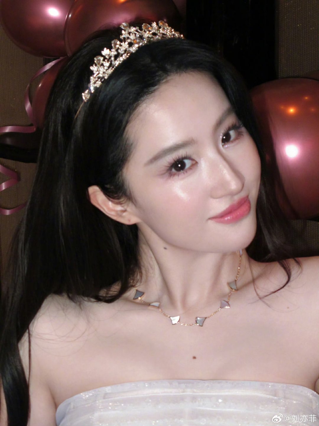#刘亦菲最适合皇冠之人##刘亦菲与皇冠的适配度# 美我一大跳！ ​