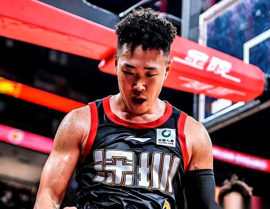 CBA的常规赛MVP，这奖杯，好像有点邪门。 谁拿，谁的球队就跟着倒霉...