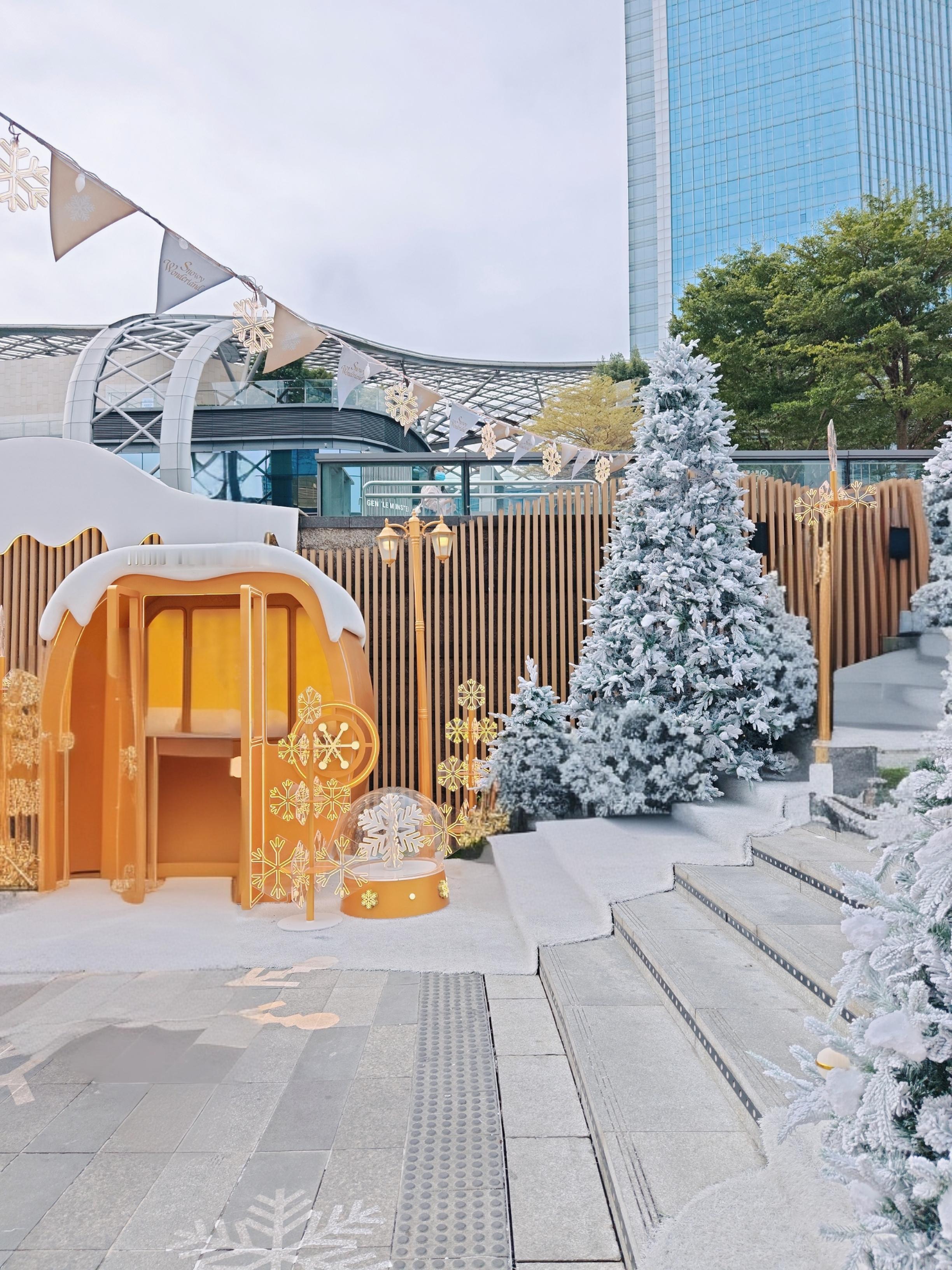 广州天环广场圣诞装饰简直太浪漫了，节日氛围超浓郁~~ 而且它位置绝佳...