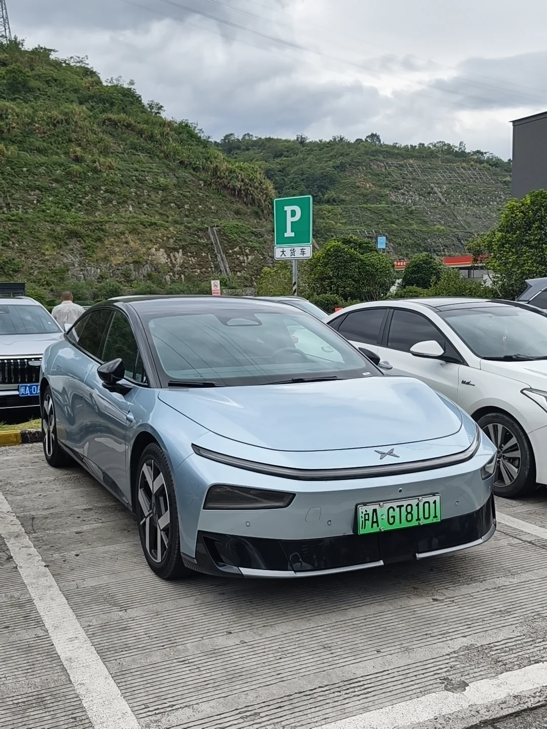准备从霞浦出发回上海了，大概得跑个八九个小时吧。我说真的，就今年国庆车多的这种情