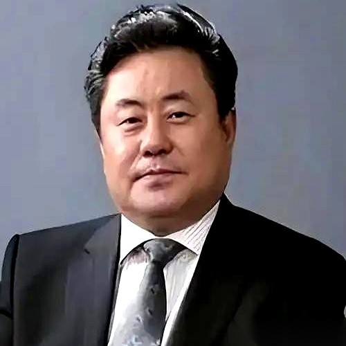 当年徐沛东写完《命运不是辘轳》，接连试了好几位当红歌手，个个都被他摇头pass了，嗓子再甜、技巧再好，都不是他想要的那个味儿。直到韦唯走进录音棚，才开口唱了几句，这位作曲家当场就红了眼，等整首歌录完，他起身就冲出了门，在走廊里嚎啕大哭。

八十年代的内地乐坛，是属于原创的黄金年代，那一代音乐人，追求