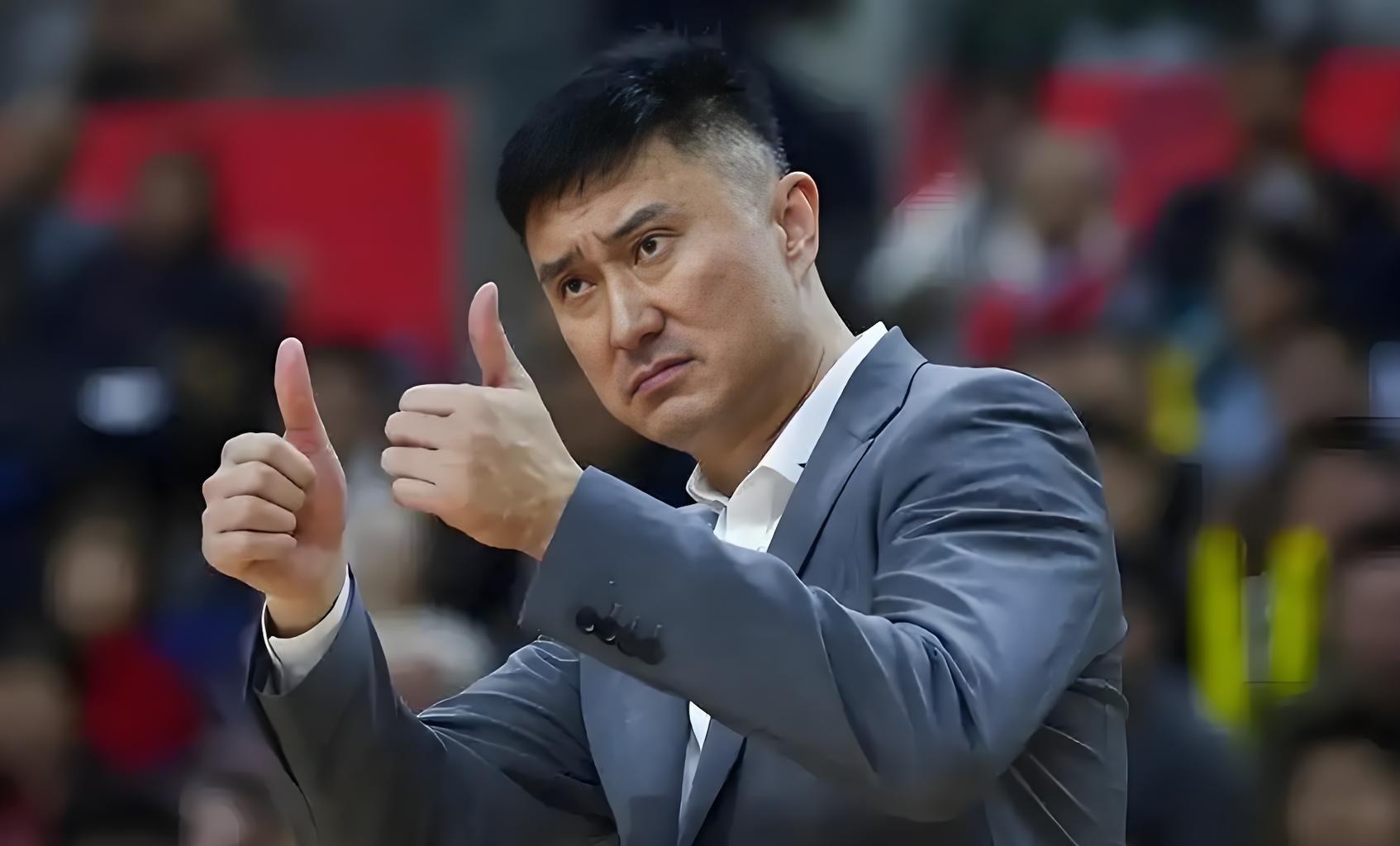 曾记否？广东宏远队以前之所以可以三连冠甚至四连冠，那时球队的队员配置的确顶级，球队主力即国家队，中锋，锋线及后卫全齐，而且对对手而言，有我高无我快，有我快无我高，可以全华班也可赢对手上双外援，得分如探囊取物，最经典的两场：
1. 2020-12-10 常规赛 广东VS深圳（广东德比）
广东四节：31
