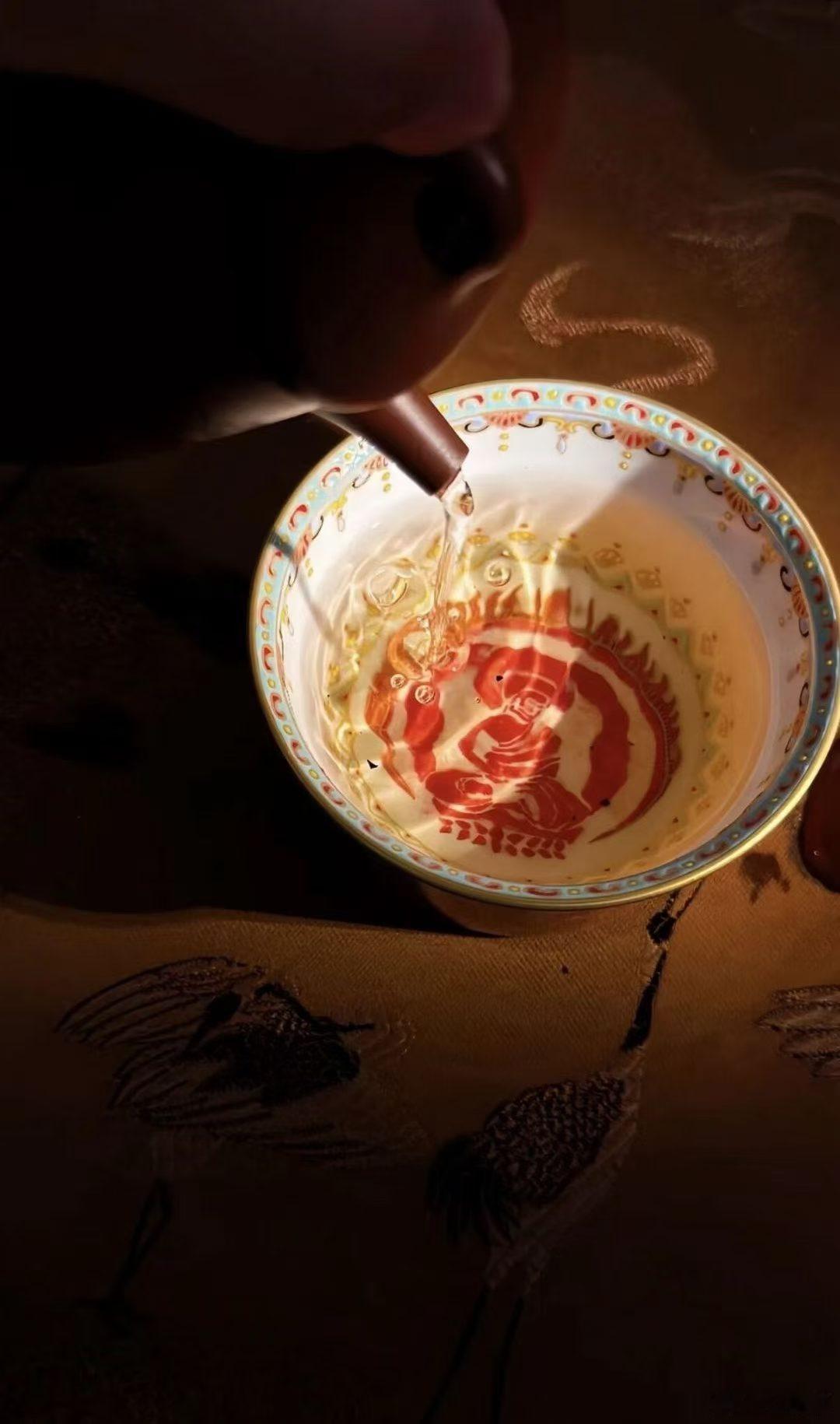 很多事本就不需要意义。 世俗的成功固然可喜，可发呆，看日落，数星星，也自有它的价值，人生不必一直赶路，好好感受生活，去爱你所爱，便是最好的活法。 ​​​
