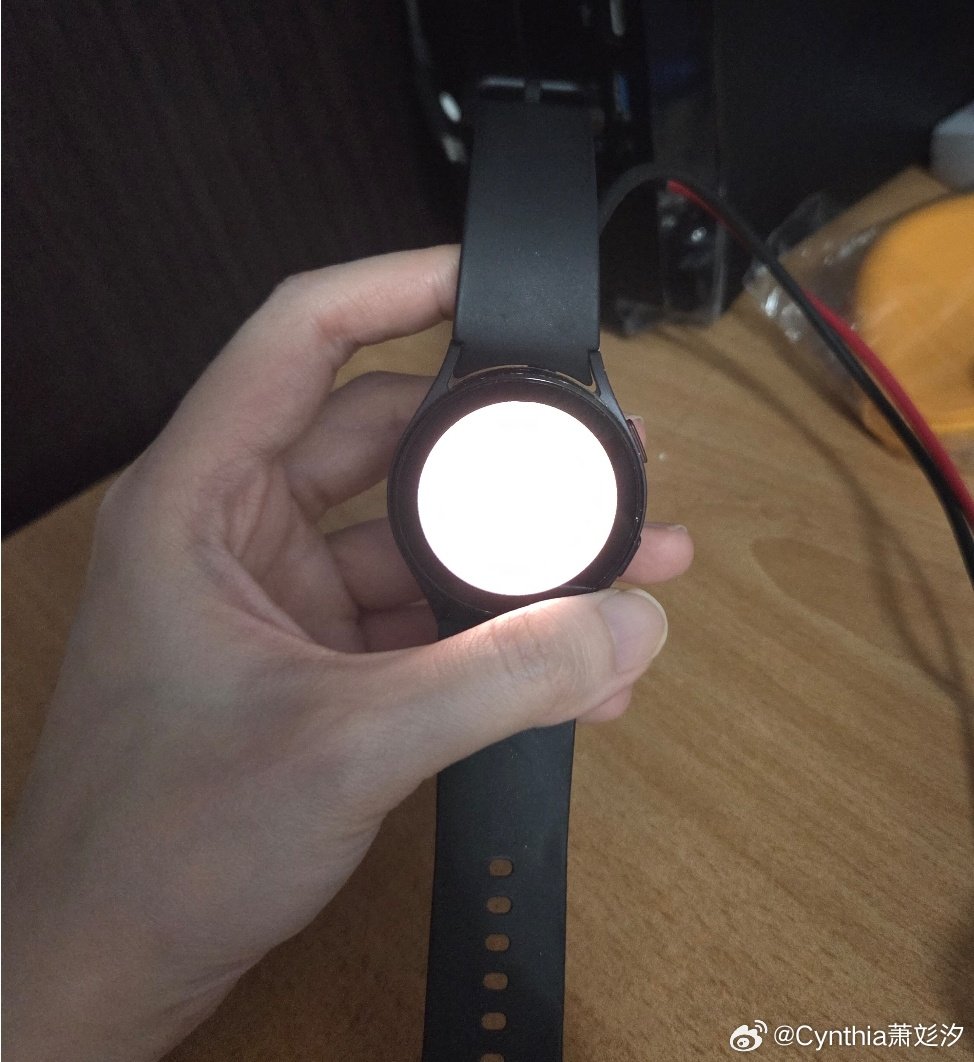 用了多年的三星Galaxy Watch 5完蛋了哈哈哈哈哈哈（干笑[伤心][伤心][伤心] ​​​