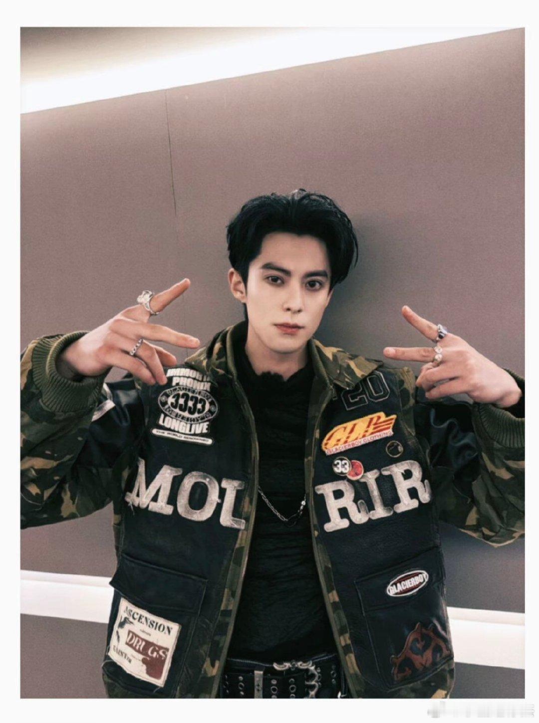 #王鹤棣[超话]#   任爱绚烂万向 有所爱就不会迷失方向 ​