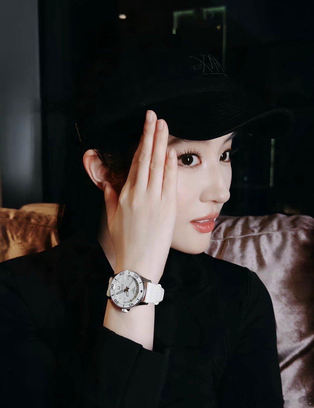 #刘亦菲[超话]#  比白更白！比富更富！比美更美！ ​