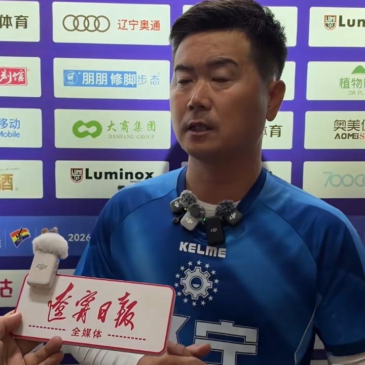 辽宁男篮队长赵继伟和辽宁足球队长接受采访篮球队长说不管什么体育运动自己喜欢就好，通过努力实现梦想和价值最高，辽宁足球队友采访时说，作为辽宁的球员，把一生的青春献给辽宁，这是一种精神和传承，希望这次来辽宁的粉丝能够吃好喝好玩好，我们也要踢好，