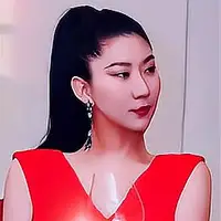 真的很欣赏coco,，听她说话，无论语气还是内容都会被她暖到。
以前认为coco跟谢贤年龄差距那么大，完全奔着谢贤的钱去的，也为谢贤感觉不值，因为coco不很漂亮。
但是自从coco开直播后，每次听到coco说话，如沐春风。coco属于情商高，有智慧涵养很高的女子。谢贤就是看中了她的高情商，以及那份