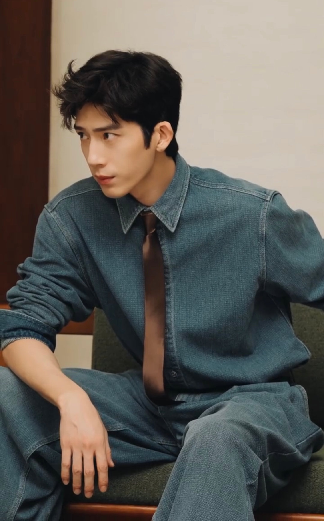 #这样有腔调的男人北京有两个#一个Luke，一个井柏然。知道了，退下吧。#早春晴朗##井柏然[超话]# ​