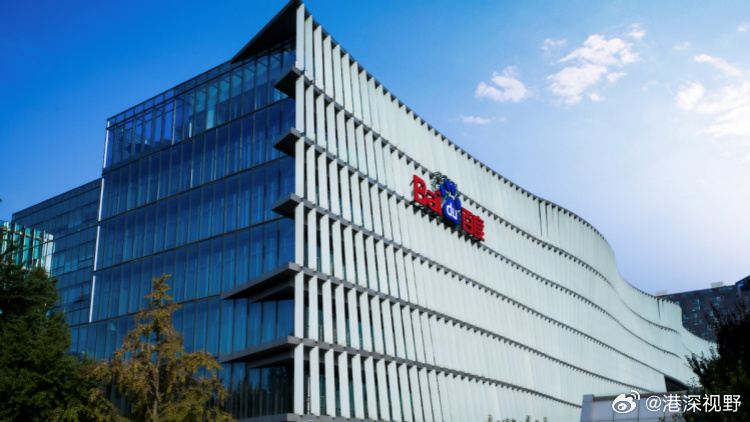 【华尔街传奇重投中概股 德鲁肯米纳家办建仓百度】据彭博报道，华尔街传奇投资大亨德鲁肯米纳时隔约两年首次买入#中概股#，买入8.8万股#百度#，同时将亚马逊持仓规模扩大逾1000%，并新建AMD头寸。与此同时，他彻底清仓博通、英特尔和美光三大半导体巨头，对旗下科技持仓进行了结构性重塑。

彭博分析德 ​