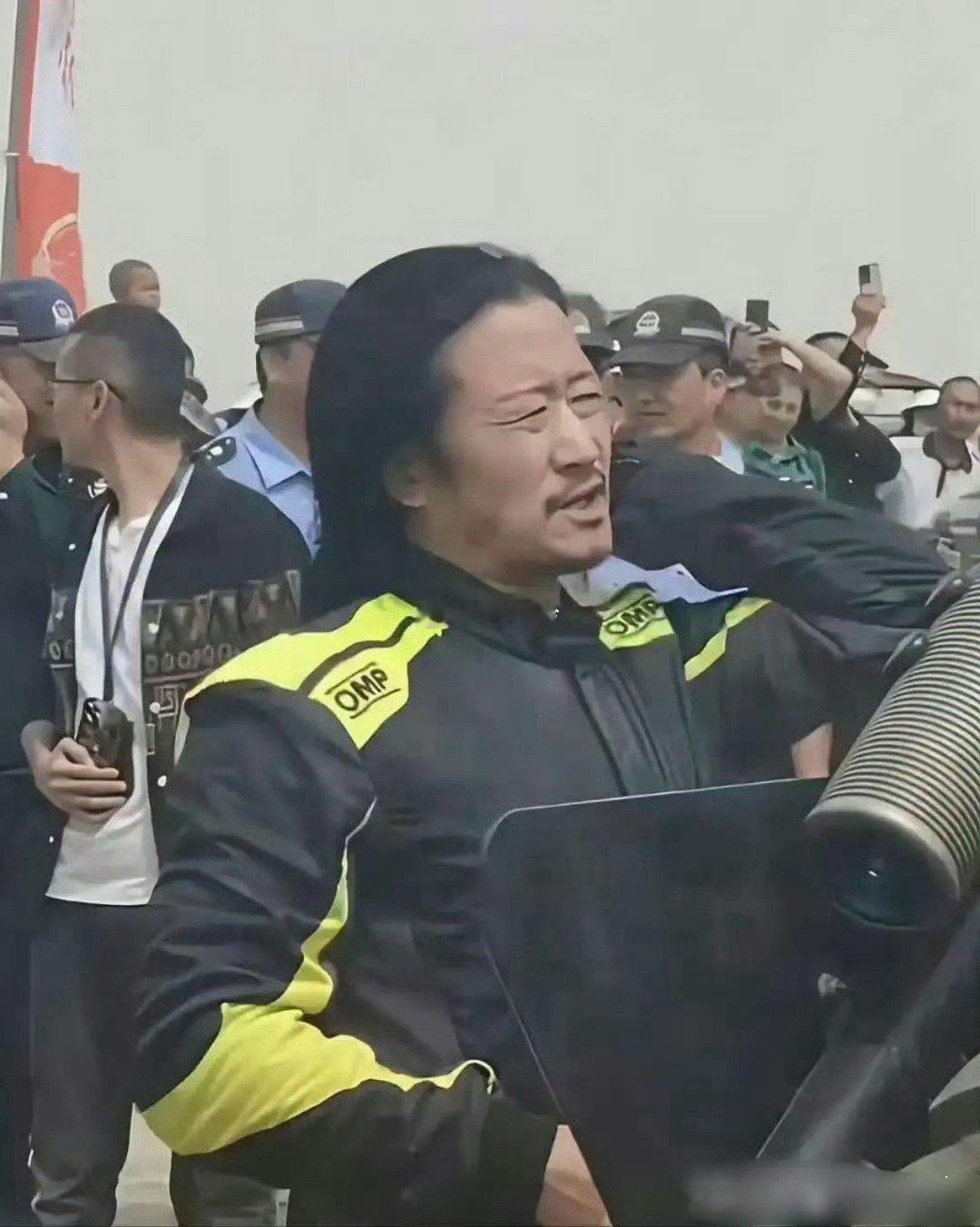 吴京果然是满族人无疑，不化妆的吴京有典型的满族面观。 ​