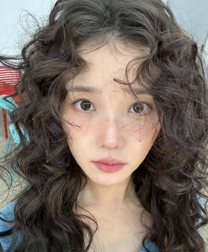 IU  李知恩 ♡ ​