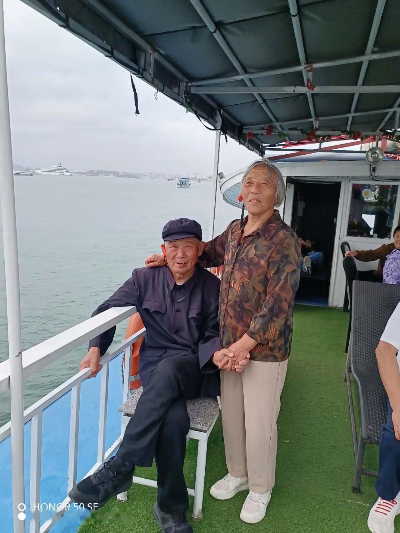 祝福这对80多岁的老夫妻幸福滿快乐永远亊亊如意一生平安