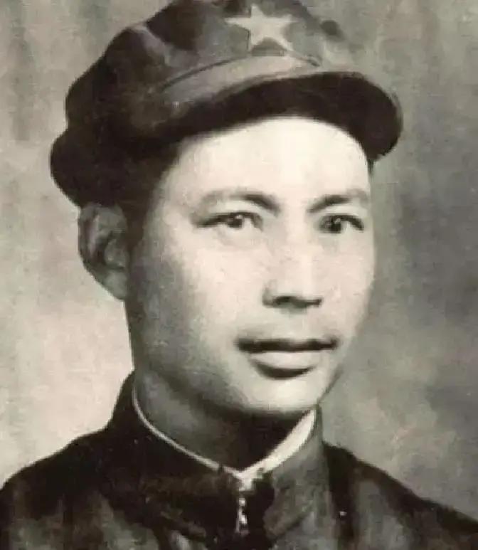 1952年，67军军长李湘牺牲后，上级打算让副军长李水清接任，李水清却拒绝了：“不去，好不容易有学习的机会，现在学习更重要！”
 
军政委亲自来谈的话。李水清从办公室出来，没回住处，直接拐进了军部的学习室。桌上摊着几本军事教材，还有半包烟。他坐下，抽出一本《合同战术》，翻到折角那页，拿起铅笔在空白处