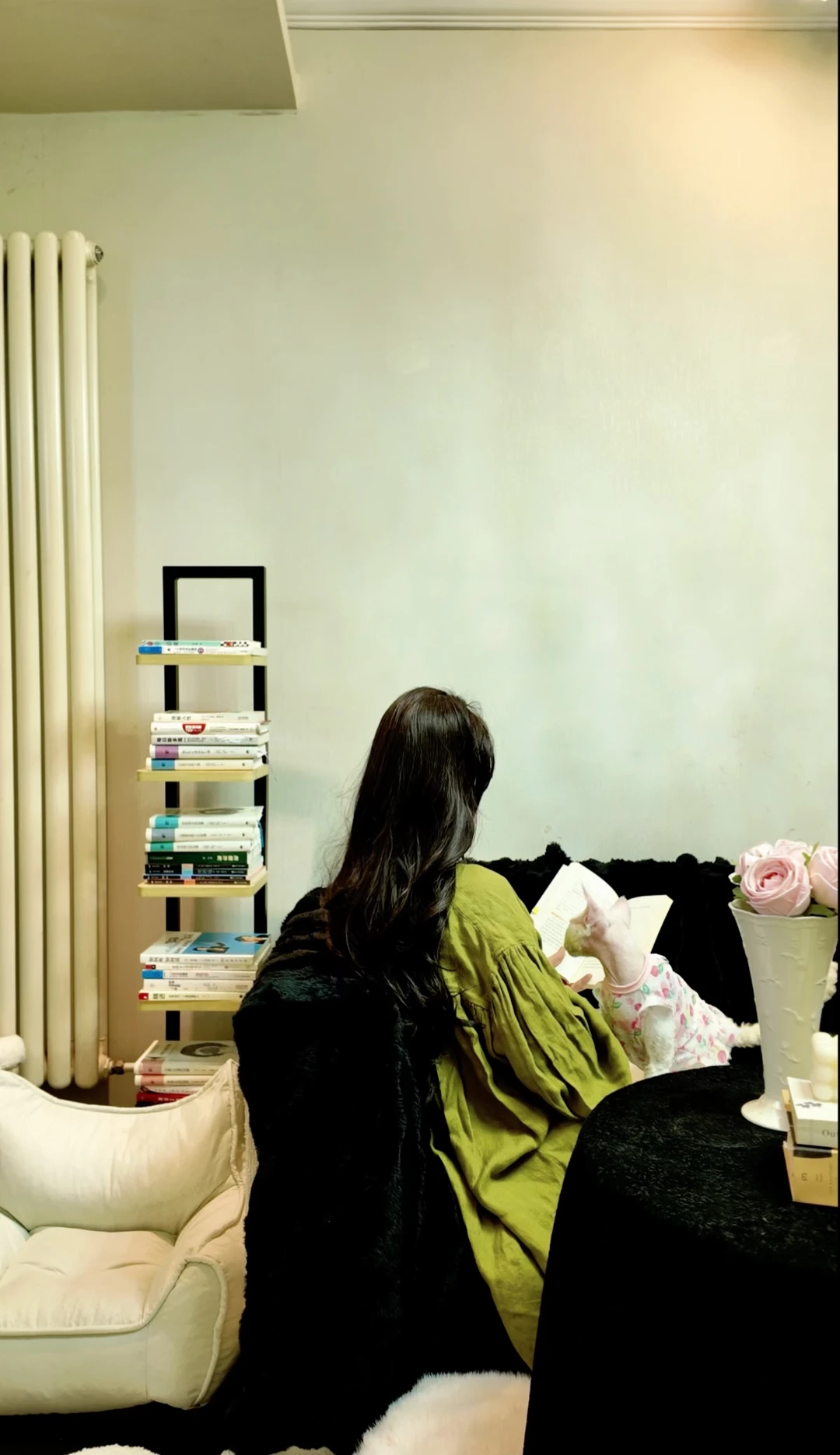 最近忽然被一种思考方式击中。叫：具备政、经、史、军、哲五种思维。这套思路一旦打开
