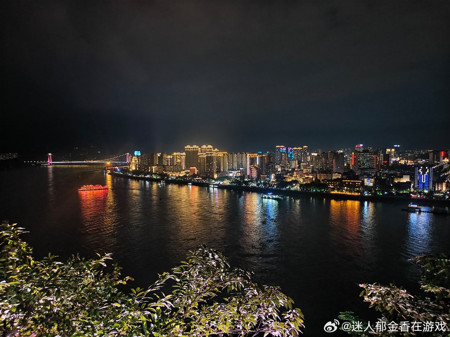生命在于运动，吃了晚饭，开上岚图，政府定价停车场新能源汽车停车免费两小时，爬上山巅，俯瞰全城夜景，放下一天的疲惫，挥汗如雨的同时感受大自然，体验征服的感觉。#运动岚不住##2026武汉网球公开赛##岚图追光s# ​
