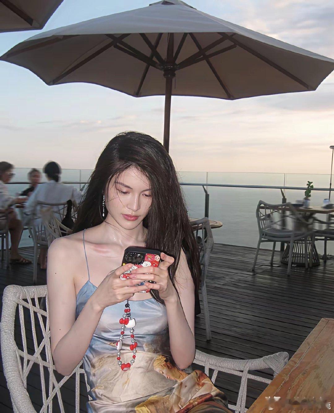 何穗海边露台超模身材太绝了 ​